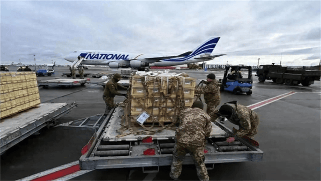 皇冠信用網代理_眼看美欧靠不上皇冠信用網代理，乌克兰妇女迎着枪林弹雨，深入俄军阵地厮杀