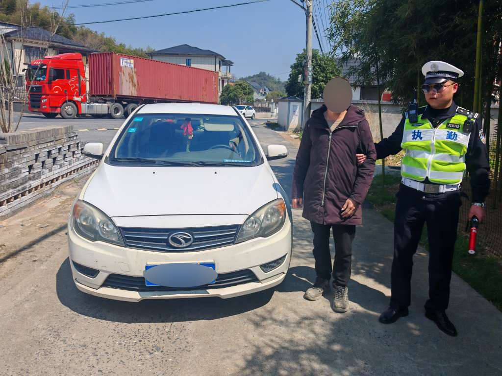 皇冠信用網代理注册
_儿子胆大皇冠信用網代理注册
,老子心大,杭州一对父子双双被交警拦下