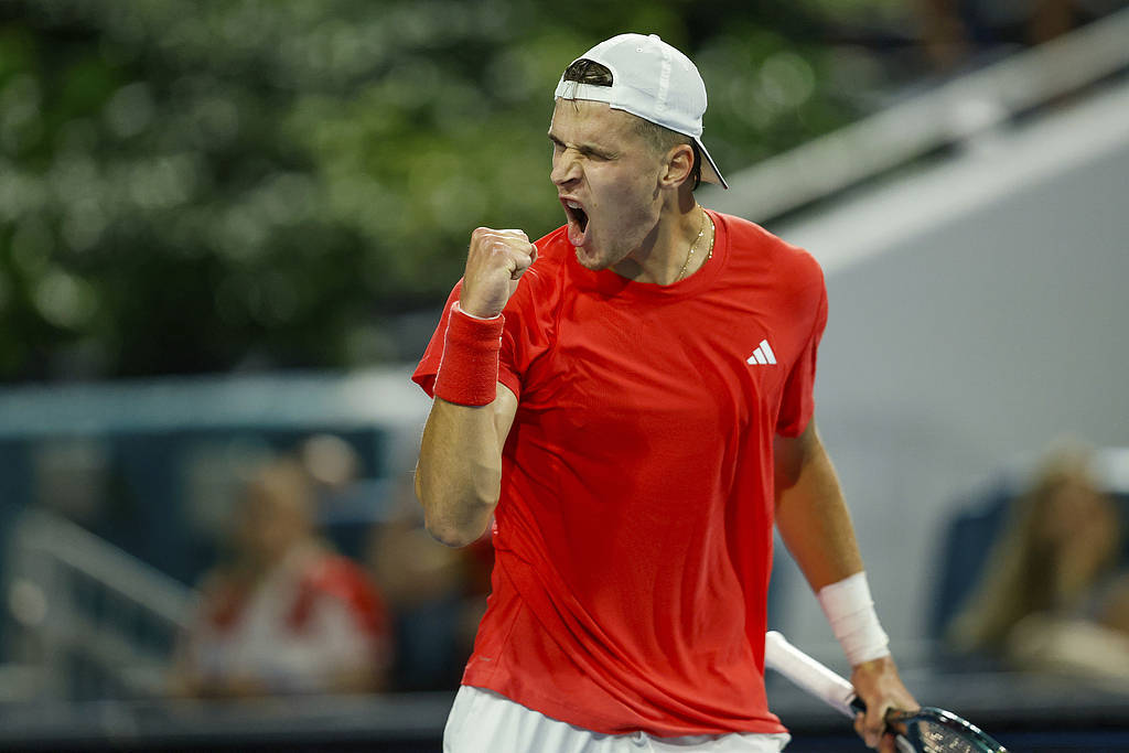 皇冠信用網账号_德约无缘100冠皇冠信用網账号！迈阿密站：19岁门希克两盘抢七夺生涯首冠