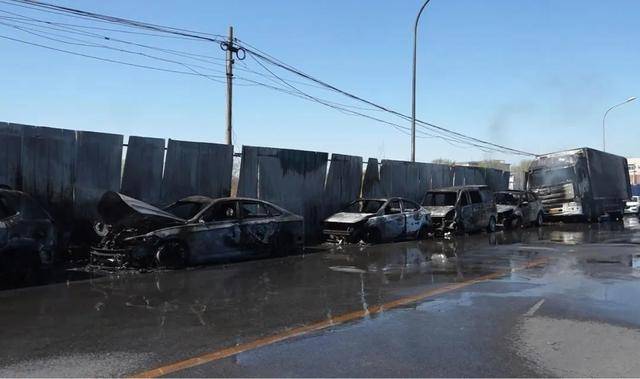 如何申请到皇冠信用_北京朝阳一路口起火如何申请到皇冠信用，7辆车烧毁2辆烧损！一女子被刑拘