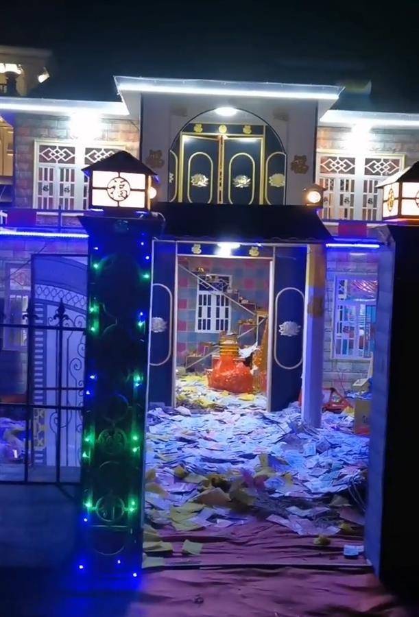 皇冠信用出租足球_清明又见豪华殡葬品：200平米双层纸别墅售价1.5万元皇冠信用出租足球，从业者否认暴利