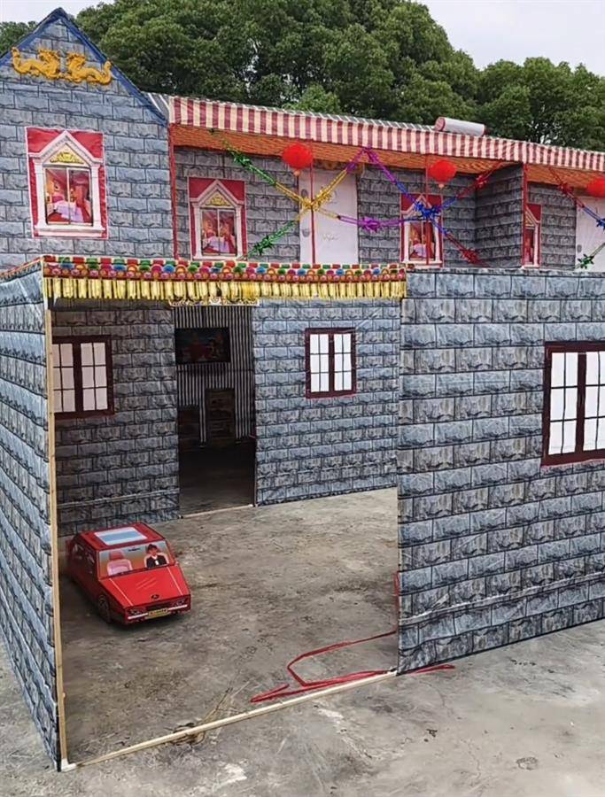 皇冠信用出租足球_清明又见豪华殡葬品：200平米双层纸别墅售价1.5万元皇冠信用出租足球，从业者否认暴利