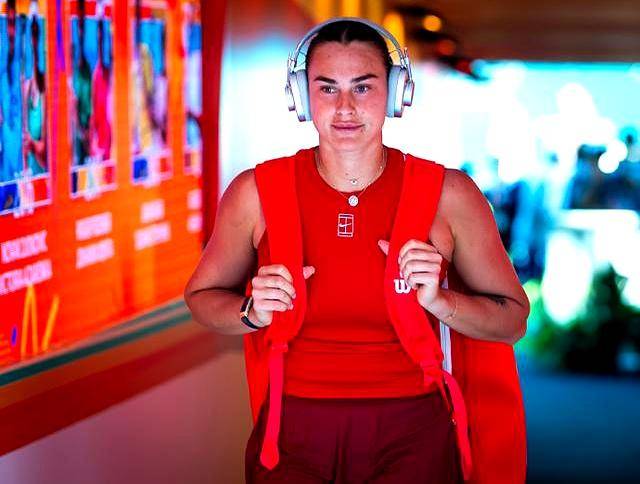 皇冠信用网正网_郑钦文2-0胜出皇冠信用网正网，创2大纪录，8强已决出3席：中国金花大战萨巴伦卡