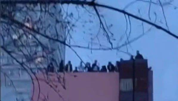 皇冠体育App下载
_沈阳一综合楼突发火灾皇冠体育App下载
!逃生者讲述逃生经过!官方最新通报