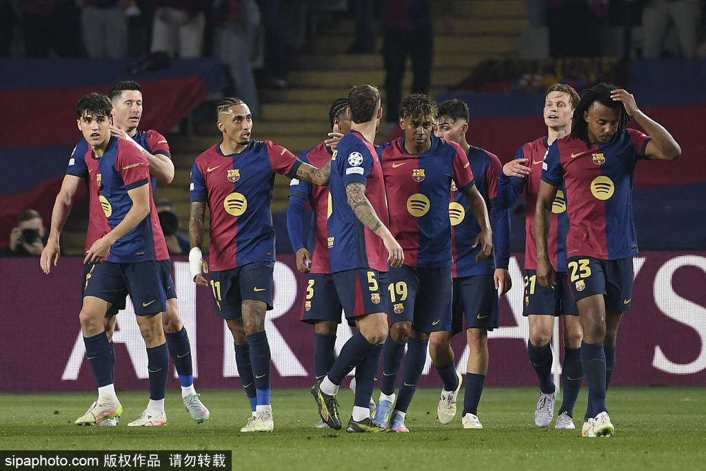 德国丙组联賽_欧冠-莱万2球弑旧主亚马尔拉菲尼亚破门 巴萨4-0多特