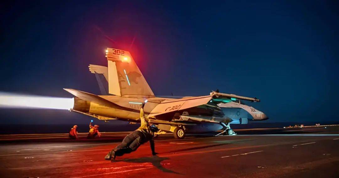 斯洛文尼亚甲组联赛_B-2隐轰刚突袭斯洛文尼亚甲组联赛，红海GPS信号就被干扰：导弹扑向美军5万吨补给舰