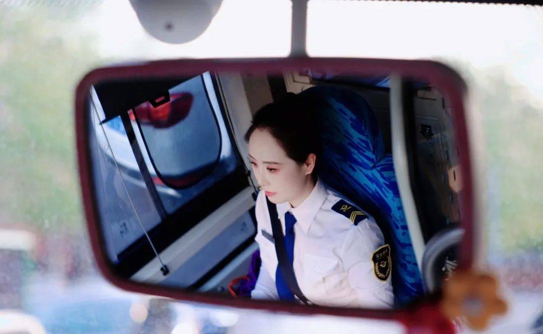 泰国足总杯
_河南身高1米7车模转行当公交司机泰国足总杯
,开10米大车3年,考A3驾照直接一把过