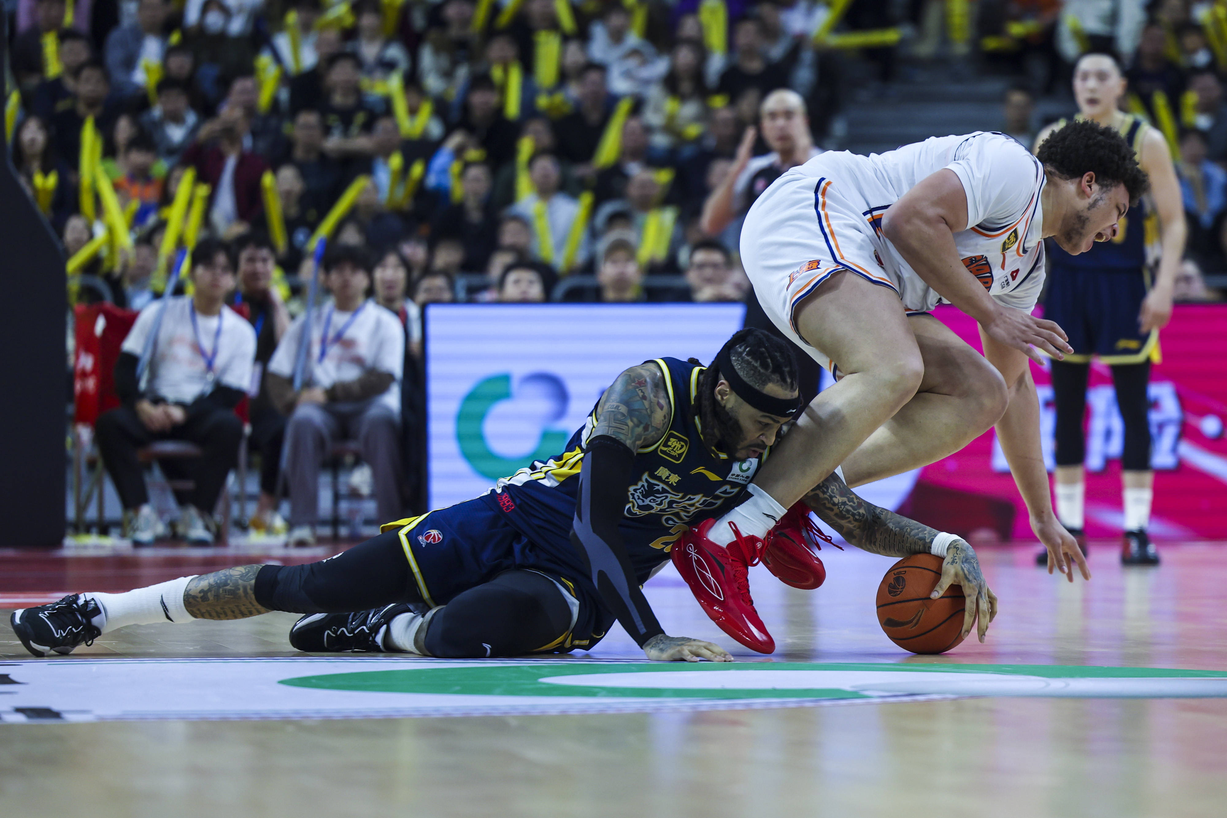 体育玩法规则_徐杰25+11任骏飞被驱逐 广东大胜上海2-1晋级八强