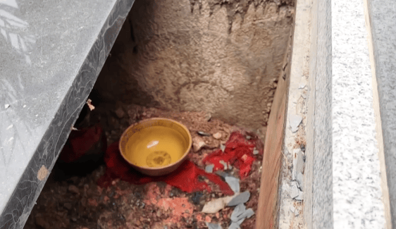 皇冠信用網登1,登2,登3出租_贵阳一男子到公墓祭奠亡妻皇冠信用網登1,登2,登3出租，却发现骨灰竟然不见了！得知真相后，他心酸又无奈......