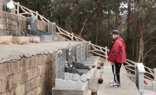 皇冠信用網登1,登2,登3出租_贵阳一男子到公墓祭奠亡妻皇冠信用網登1,登2,登3出租，却发现骨灰竟然不见了！得知真相后，他心酸又无奈......