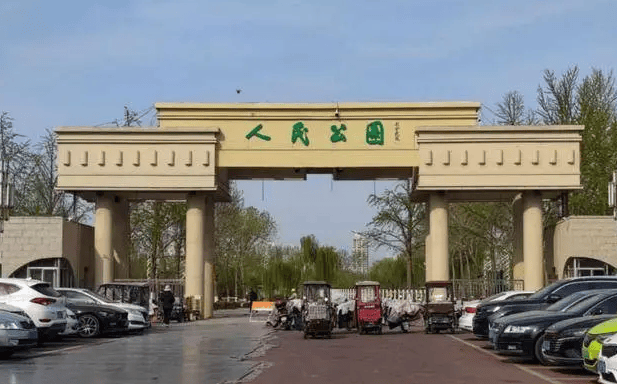 皇冠信用网址_三河“红黑蓝”事件：被免职负责人是谁皇冠信用网址？警徽也被改色？