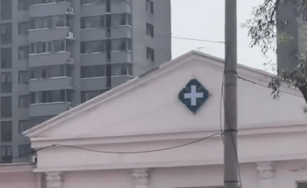 皇冠信用盘登123出租_“谁让你改的皇冠信用盘登123出租，你去问谁”！三河官方回应商铺招牌换色损失