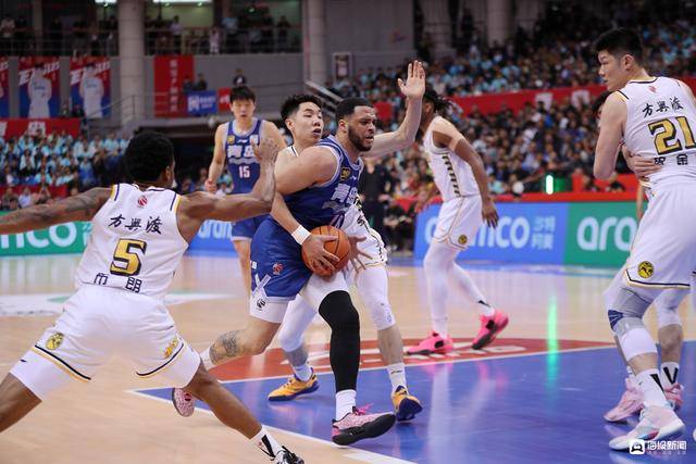 hga026如何注册_强硬拿下天王山之战！青岛男篮大比分2-1浙江广厦hga026如何注册，距四强仅一步之遥！