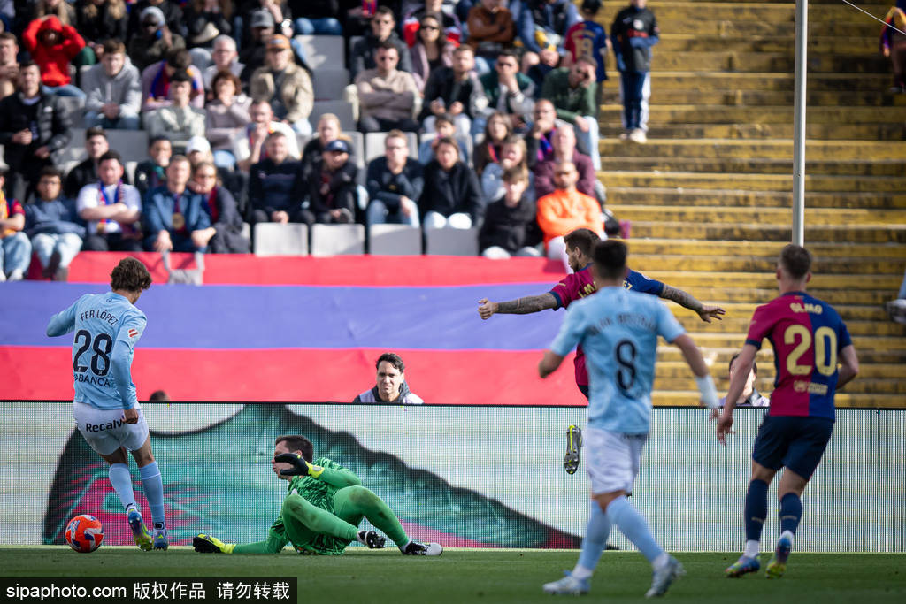 皇冠信用盘正网_西甲-拉菲尼亚双响+补时绝杀 巴萨连扳3球4-3先赛7分领跑
