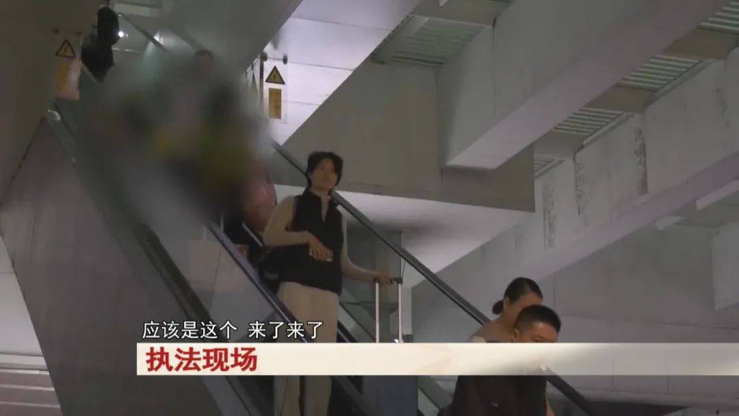 皇冠足球平台在哪里注册
_“老赖”车站被抓皇冠足球平台在哪里注册
,竟质问法官:为何不抓我妈 !