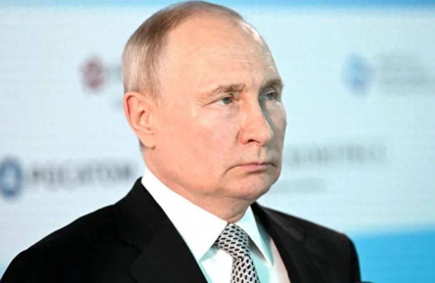 皇冠信用盘出租
_特朗普调转“枪口”皇冠信用盘出租
,500%关税砸向俄,中方警告奏效,美国不敢硬刚