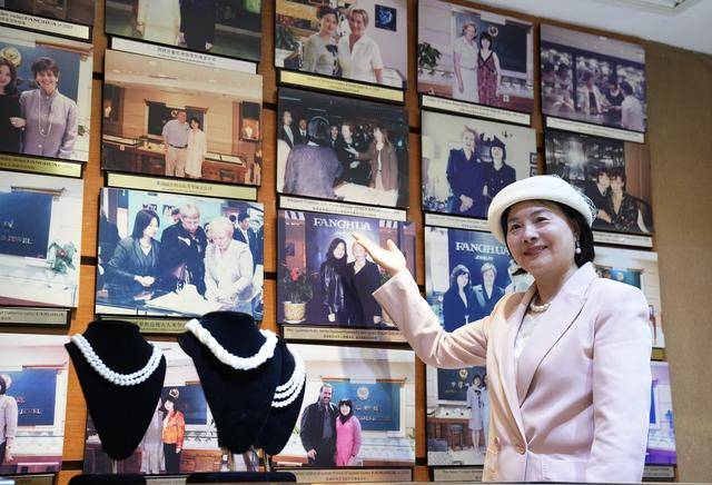 皇冠信用网正网
_“民间珍珠外交官”白如芳逝世皇冠信用网正网
!曾为撒切尔夫人编珍珠项链