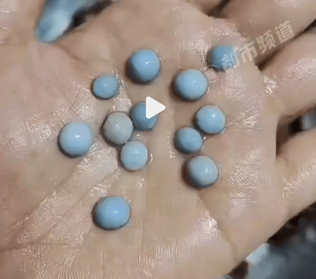 皇冠信用网代理流程_女子吃小龙虾竟剥出多颗珠子皇冠信用网代理流程，网友：这是长结石了吧丨有话聊