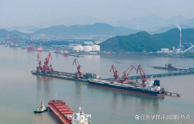 皇冠信用网出租代理
_40艘大船停靠中国舟山港皇冠信用网出租代理
,特朗普不长记性,中国早把后路设计好了