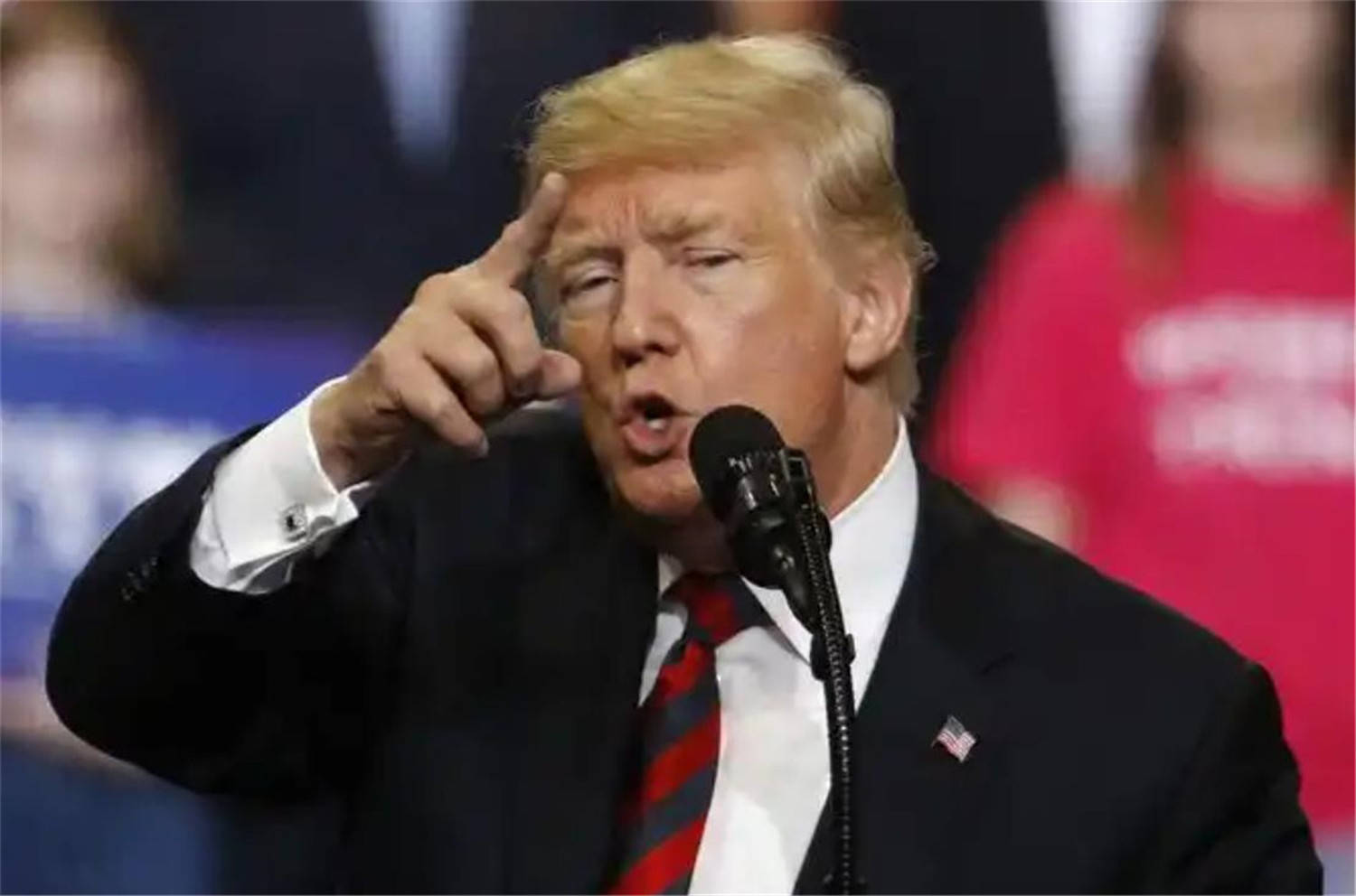 皇冠信用网会员开户_中方偏不上谈判桌皇冠信用网会员开户，特朗普被逼急，对华态度大变，一点办法都没有