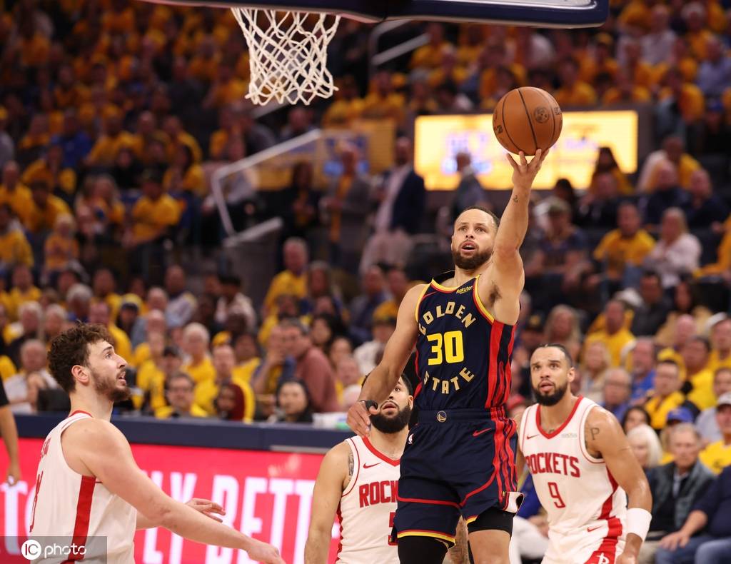 皇冠信用网代理注册_巴特勒复出27+6库里17分 勇士险胜火箭抢到赛点