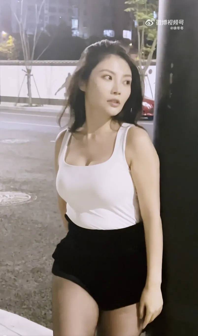 皇冠信用盘会员开户_“椰树女神”徐冬冬晒真实肚子皇冠信用盘会员开户，展示健康美：不超130斤就舒适！