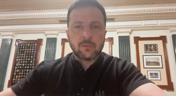 皇冠足球平台代理_泽连斯基暗示要袭击俄罗斯胜利日阅兵式皇冠足球平台代理？俄方回应