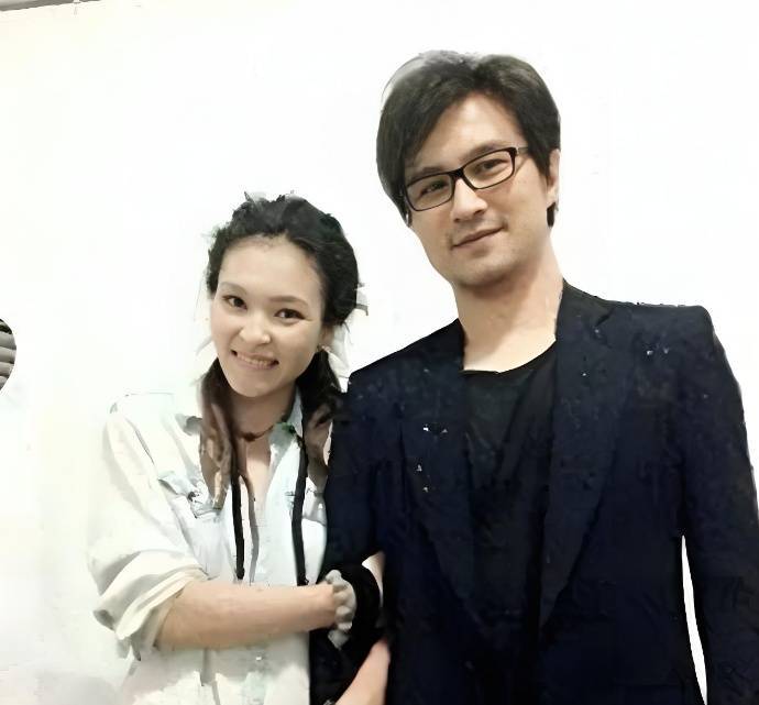 皇冠信用盘怎么弄_女歌手发文称遭遇车祸皇冠信用盘怎么弄，瞳孔散掉半年开颅2次！其丈夫两年前因病去世，汪峰曾发文安慰