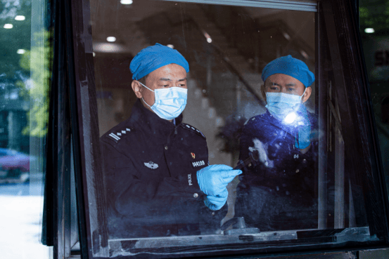 皇冠信用盘开户_苏州民警严方：840余万枚指纹、9000余起案件皇冠信用盘开户，他在方寸间寻找真相