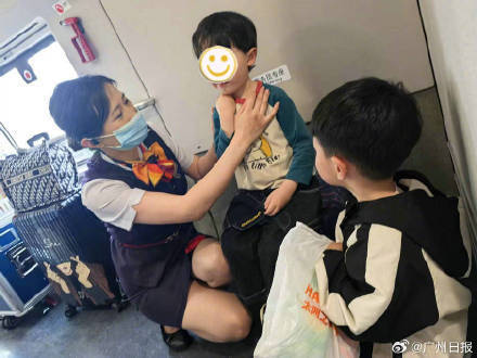 皇冠信用盘会员申请网址
_母亲下车透气错过上车遗留两小孩皇冠信用盘会员申请网址
,7小时后到站爸爸来接