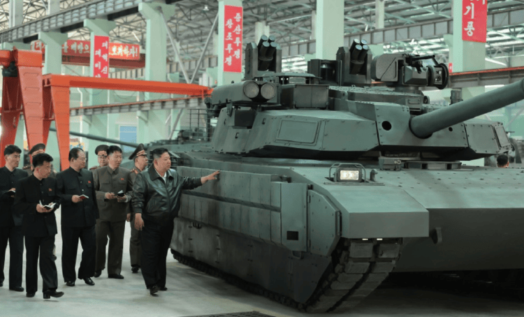 皇冠信用盘是什么意思_金正恩“跪地”察看皇冠信用盘是什么意思，朝鲜“钢铁猛兽”亮相