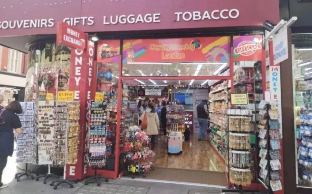 正网皇冠信用盘_英国一糖果店有隐藏通道正网皇冠信用盘，游客给近9000元才能进去，里面都是假货