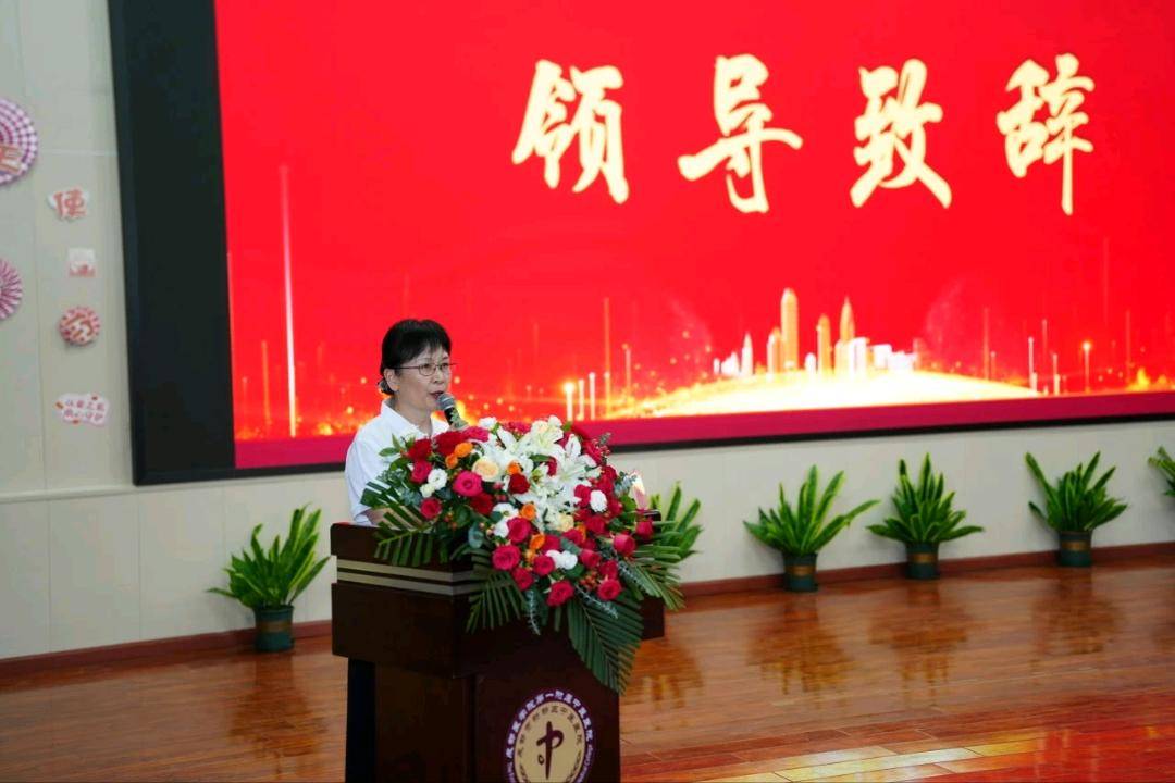 皇冠信用网APP下载_新都区中医医院举办庆祝五四青年节、5·12国际护士节表扬暨文艺汇演活动 资讯联播频道