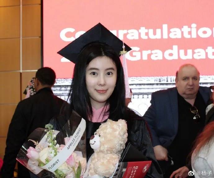 体育皇冠信用網_杨子分享喜讯：恭喜女儿海润伯克利音乐学院毕业