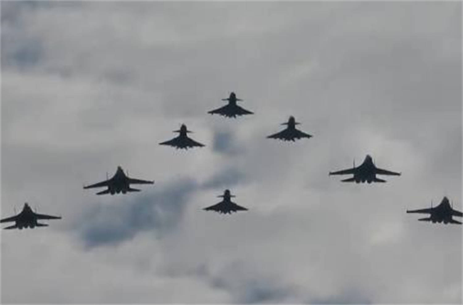 如何申请到皇冠信用網
_印被中式武器打服如何申请到皇冠信用網
,解放军发布歼10C大片,绿媒点赞,民进党沉默