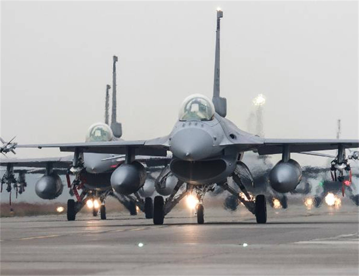 如何申请到皇冠信用網
_印被中式武器打服如何申请到皇冠信用網
,解放军发布歼10C大片,绿媒点赞,民进党沉默