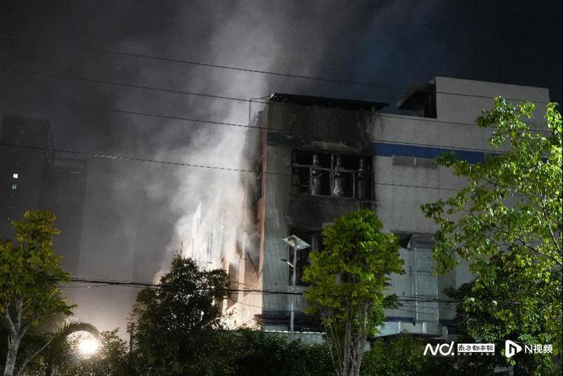 皇冠足球管理平台出租
_昨夜皇冠足球管理平台出租
,中山一公司突发大火, 事发时火光冲天