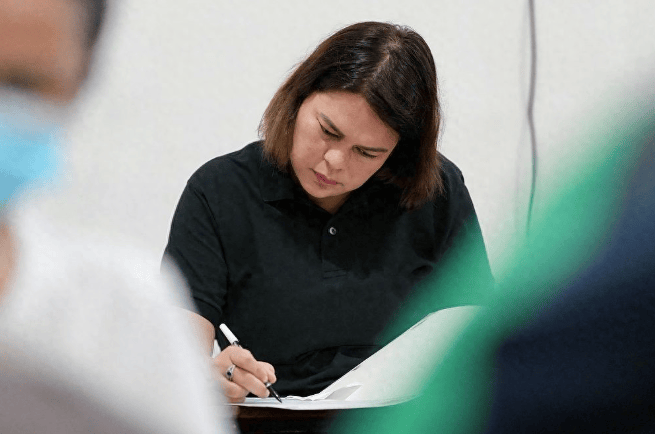 皇冠信用網如何申请_决战已打响皇冠信用網如何申请，马科斯2员大将倒戈，莎拉也被催辞职，菲国民调变天