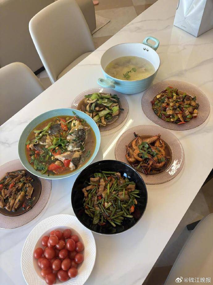 皇冠信用網会员申请_女子称穿瑜伽服上门做饭不是为流量：健身服是日常穿搭