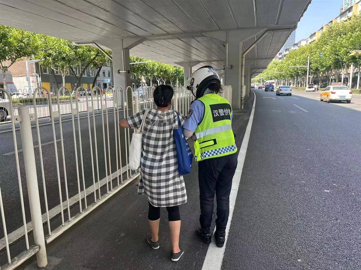 皇冠信用網会员开户
_“姑娘皇冠信用網会员开户
,又是你,真有缘呀!”婆婆第三次在车流中遇到她