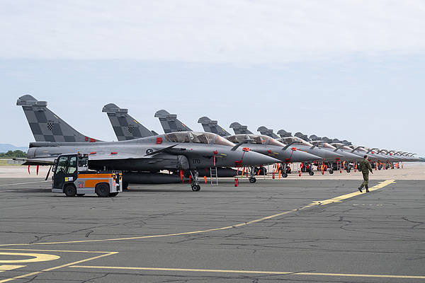 皇冠信用網最高占成_印尼网友质疑采购“阵风”：希望买歼-10等中国装备