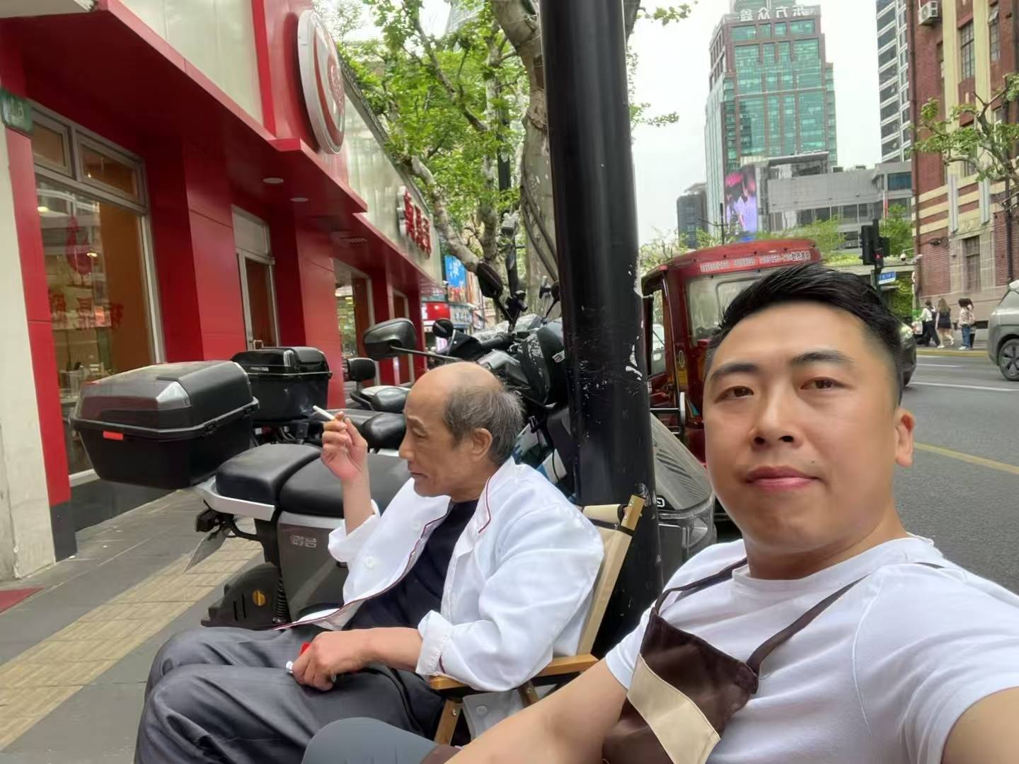 皇冠信用网平台开户_沪上网红“阿大葱油饼”开业近一月皇冠信用网平台开户，老板吴志勇：10元一个有的赚，但压力不小