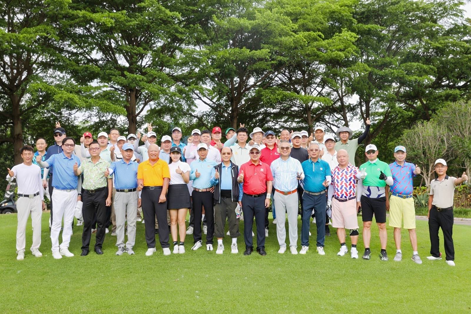 皇冠信用网会员注册
_欧亚高尔夫球总会领导莅邕暨广西龙高尔夫球队联谊赛