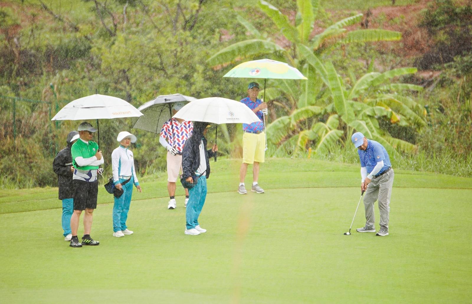 皇冠信用网会员注册
_欧亚高尔夫球总会领导莅邕暨广西龙高尔夫球队联谊赛