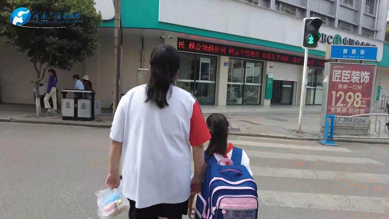 皇冠代理登3平台_夫妻被酒驾者撞死皇冠代理登3平台，孩子：以为是梦，想爸爸妈妈