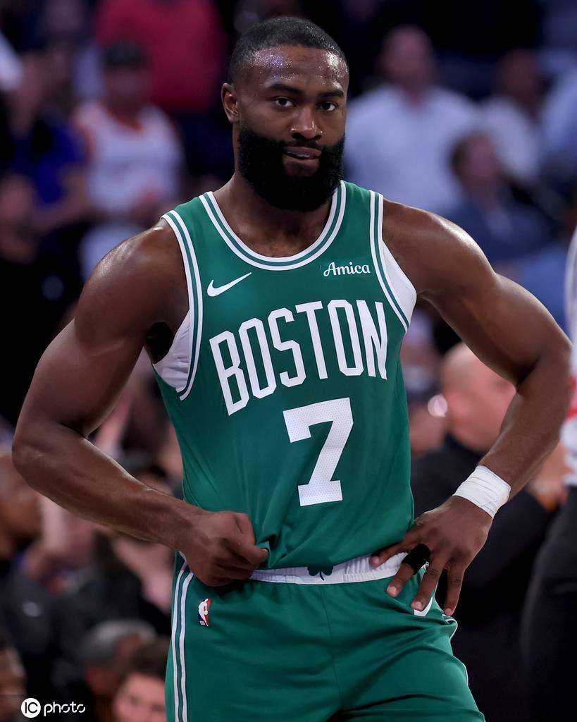 皇冠信用网如何代理_杰伦-布朗右膝半月板部分撕裂 将接受评估决定是否手术