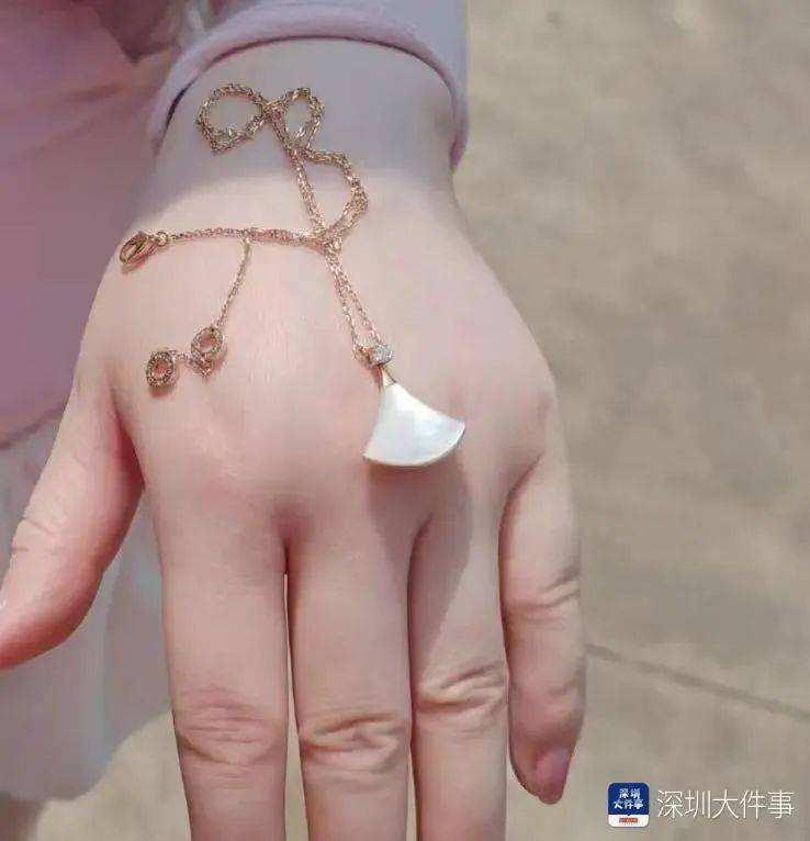 WNBA女子篮球_堪比"大海捞针"！深圳环卫工在腐臭垃圾堆里找到它WNBA女子篮球，市民激动不已