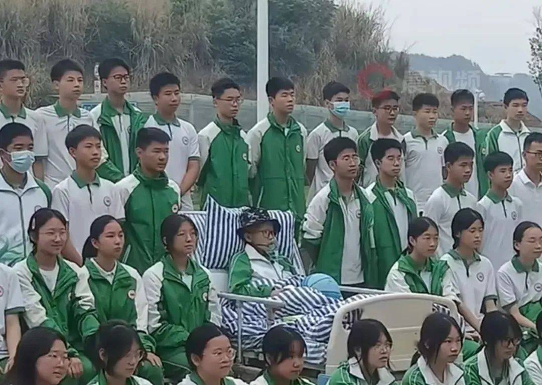 LNB篮球比分_痛心！他走了LNB篮球比分，年仅15岁，刚刚拍完毕业照