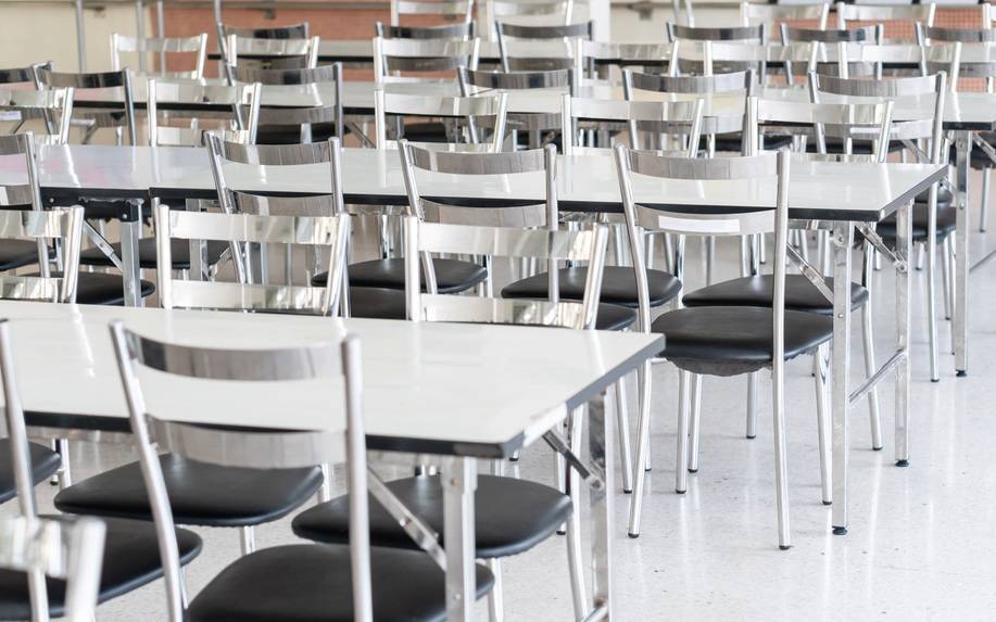 皇冠信用网注册开通_“一校两餐”皇冠信用网注册开通，校长就是这么陪餐的？ | 新京报快评