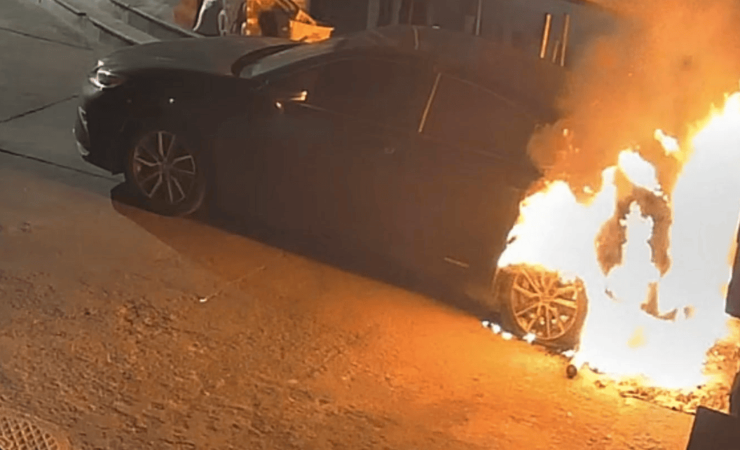 皇冠信用网代理注册
_北京一代驾小哥乱扔烟头皇冠信用网代理注册
,凌晨烧毁一辆车!警方:拘